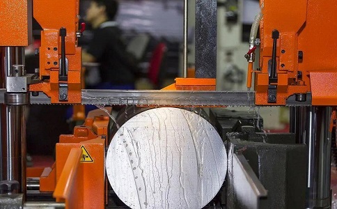 天全立式金属带锯床切削出现跑带故障解决方法！